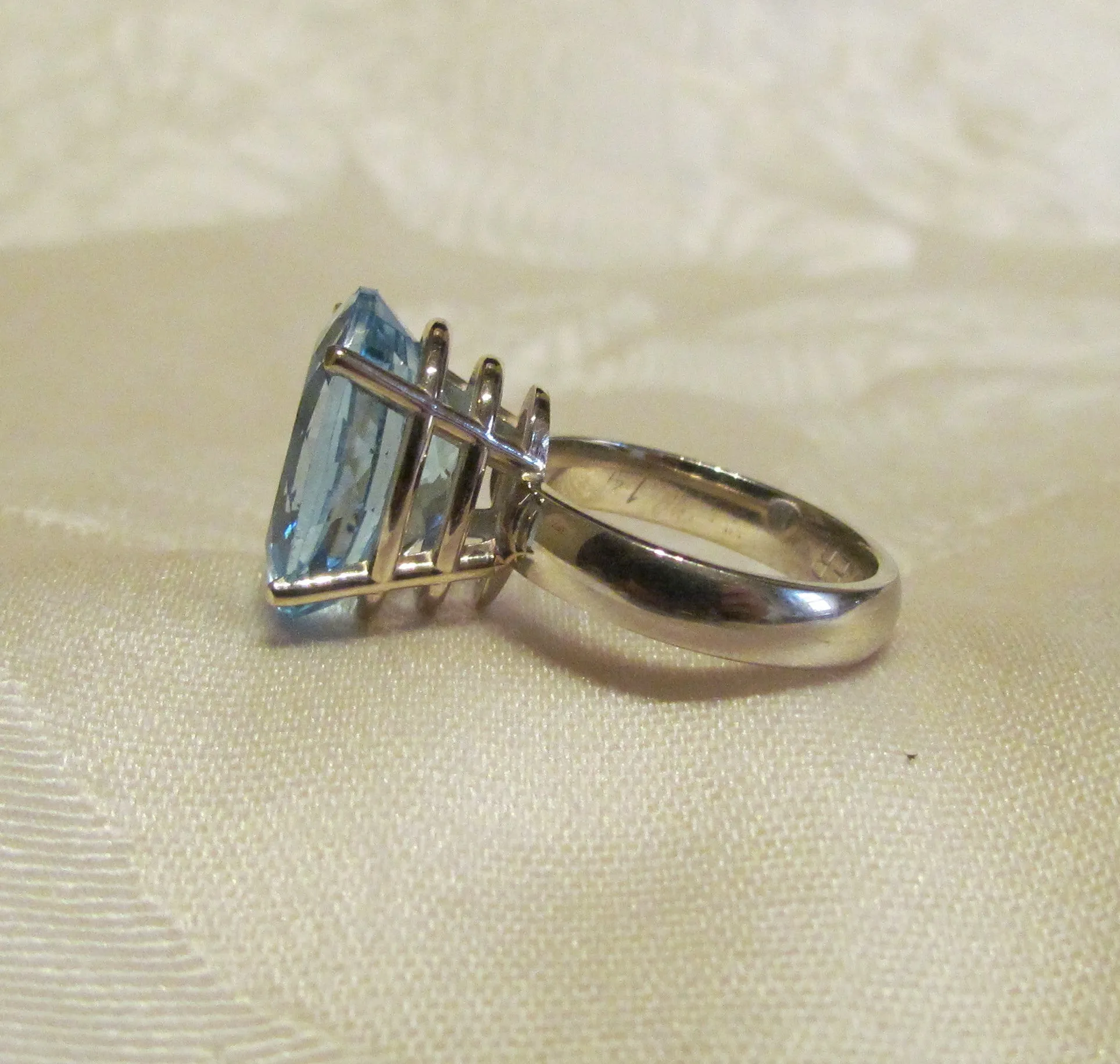 14Kt White Gold 11.6 Swiss Blue Topaz Ring High Fashion Bruce Magnotti Cocktail Ring Fine Jewelry Size 7