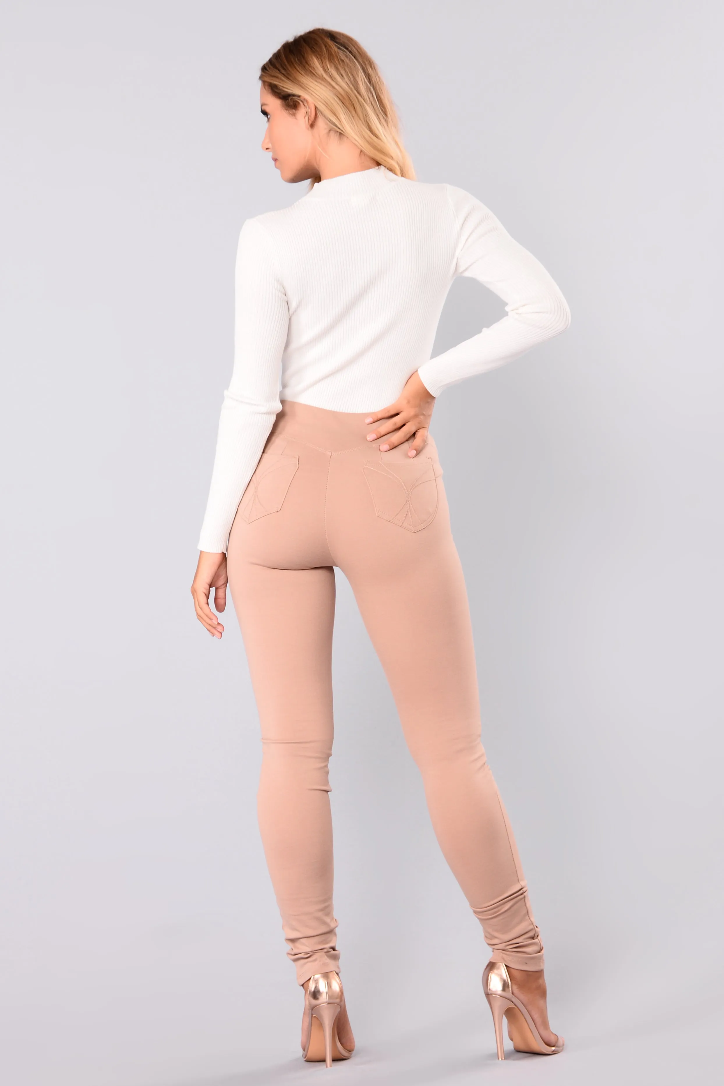 Alecia Choker Neck Sweater - Ivory