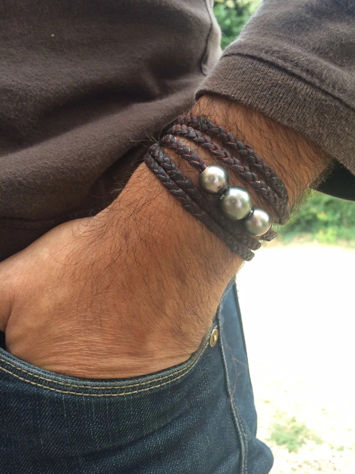 Bracelet pour homme avec quatre belles p sur cuir australien tressé.