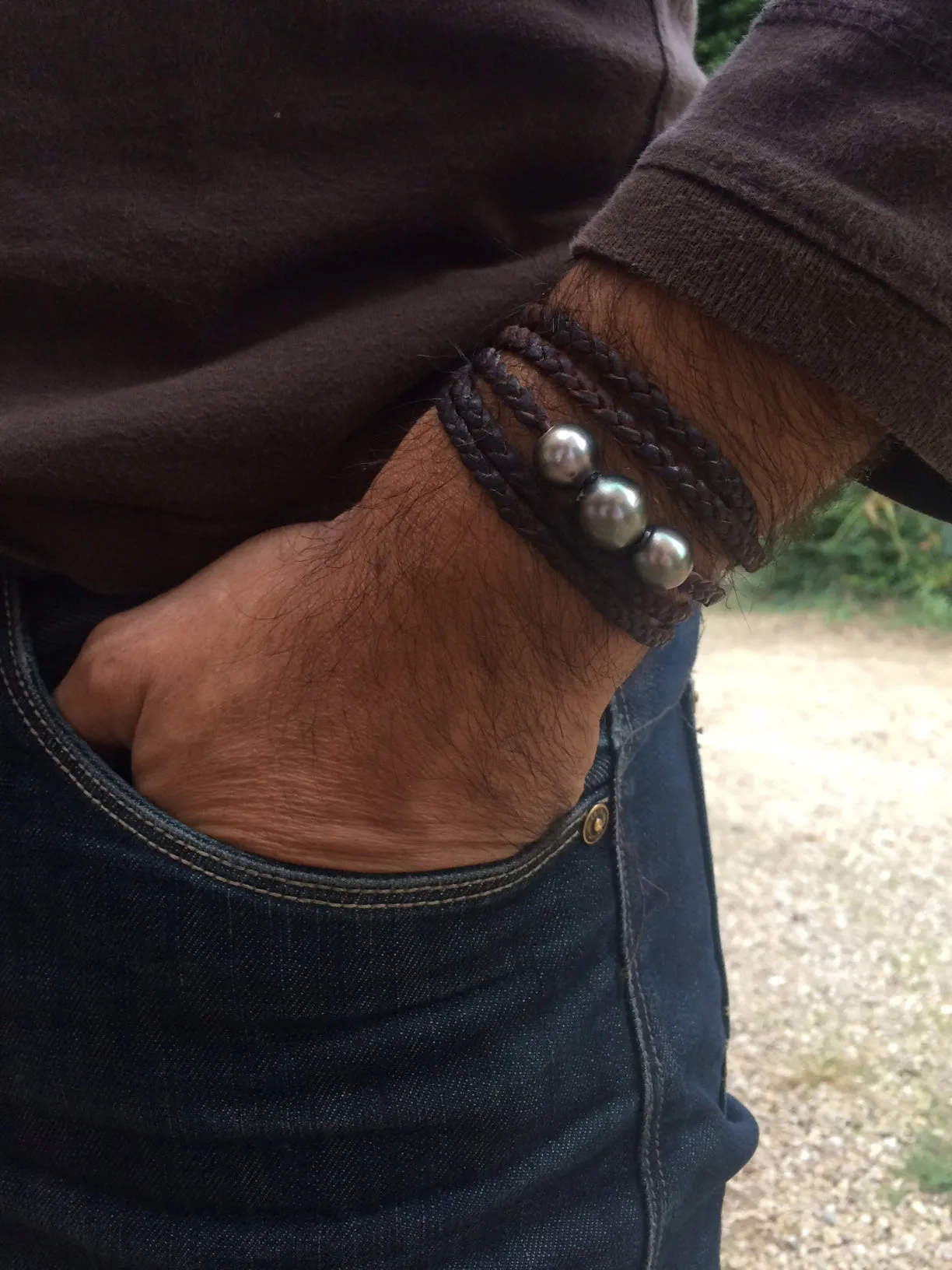 Bracelet pour homme avec quatre belles p sur cuir australien tressé.