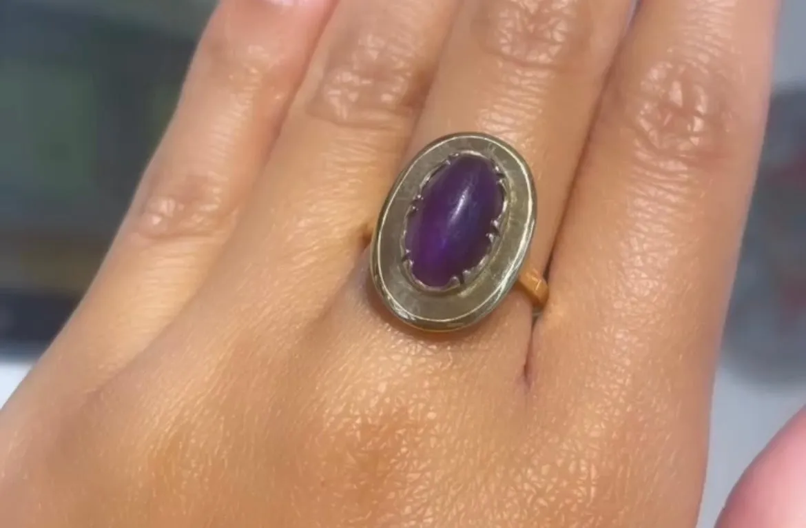 Cabochon amethyst ring in 14 carat gold