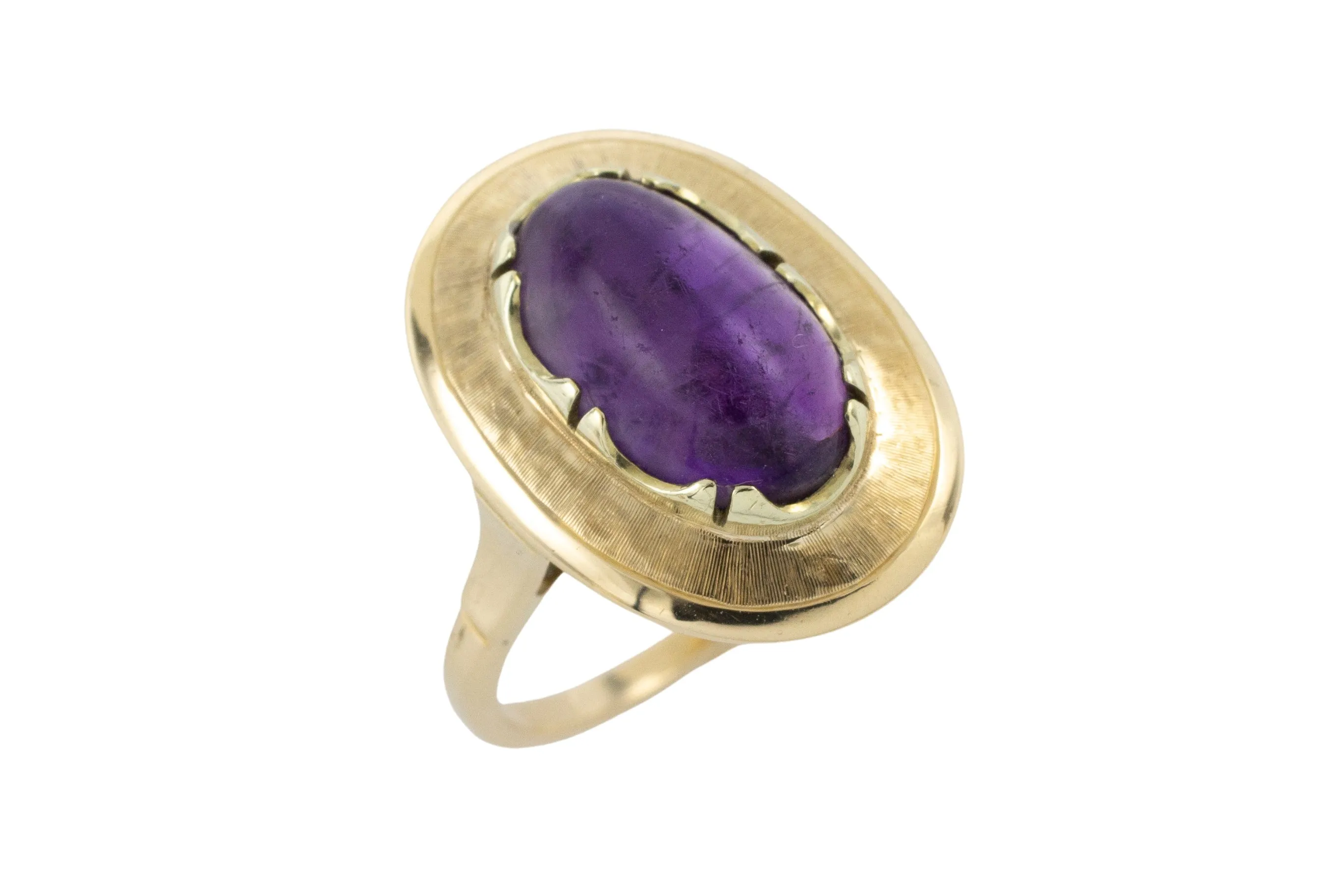 Cabochon amethyst ring in 14 carat gold