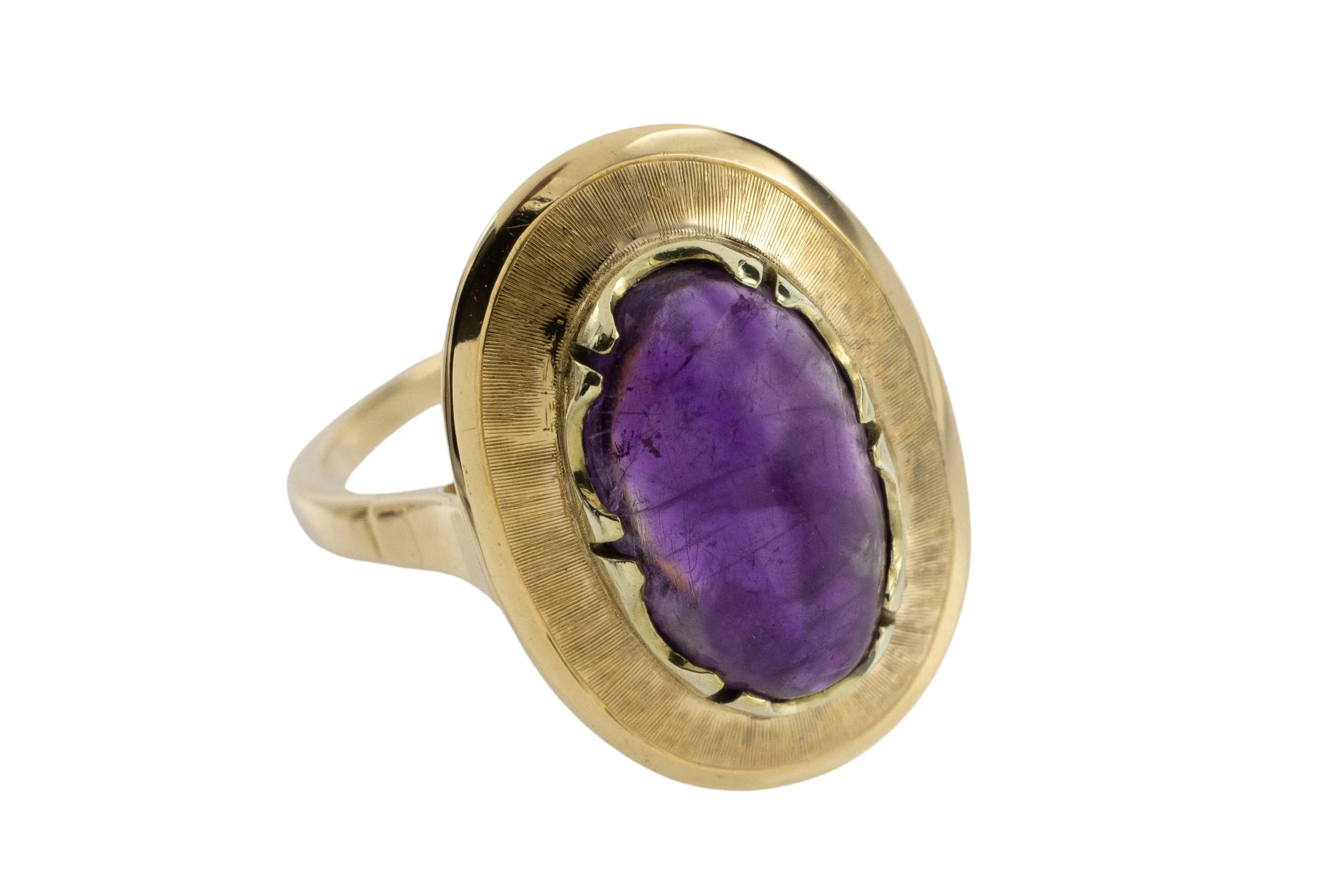 Cabochon amethyst ring in 14 carat gold