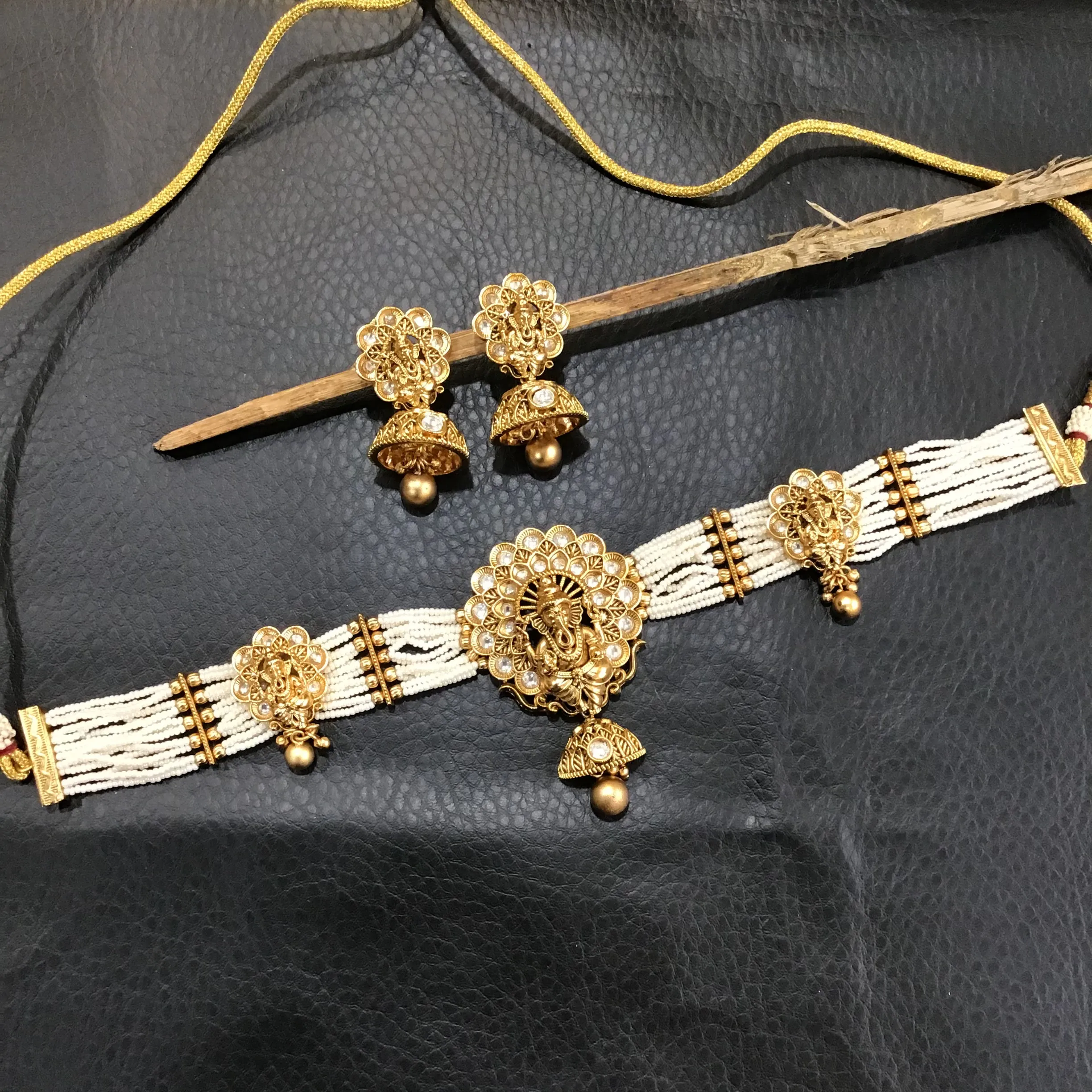Choker Temple Necklace Set 3570-28