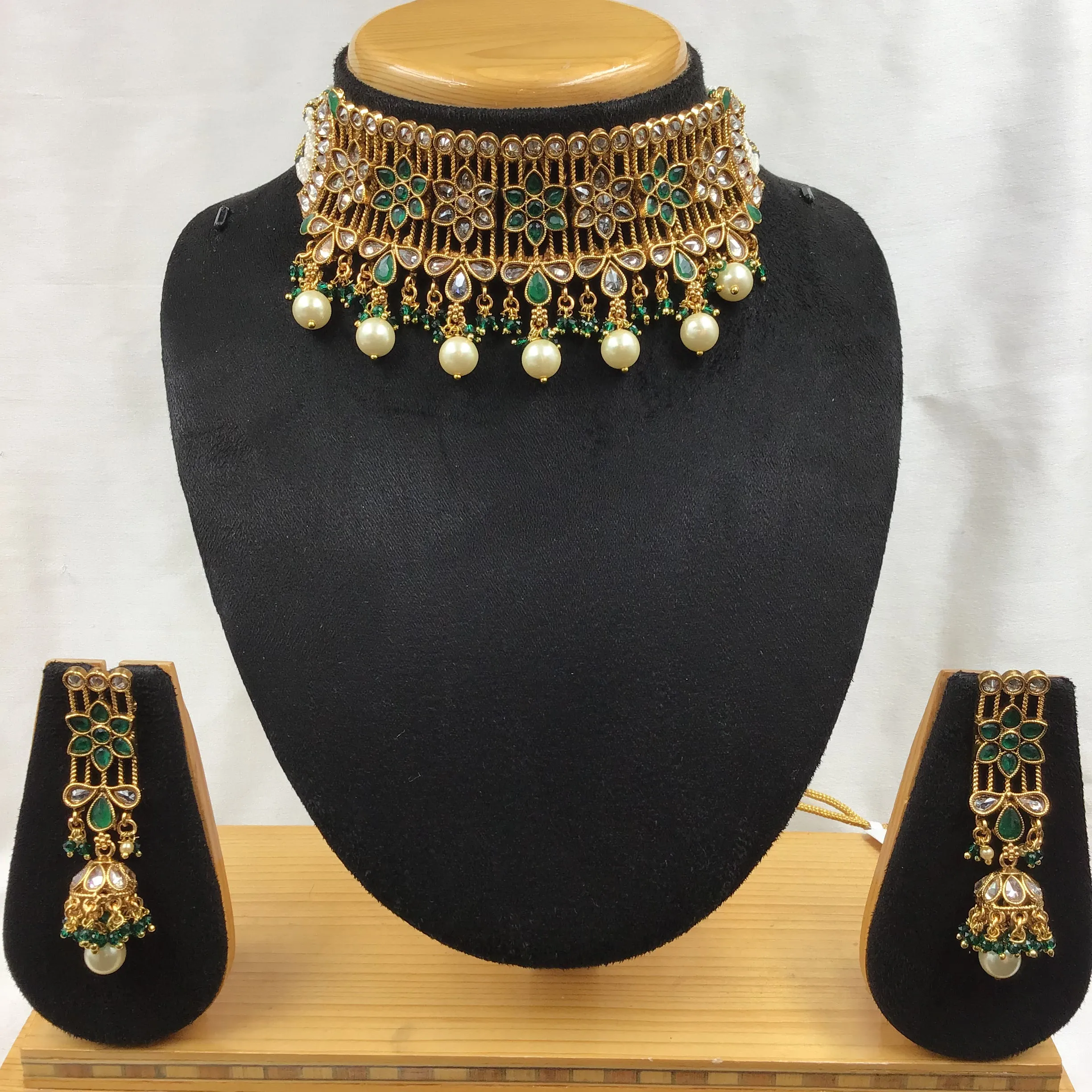 Green Gold Look Necklace Set 17655-4837