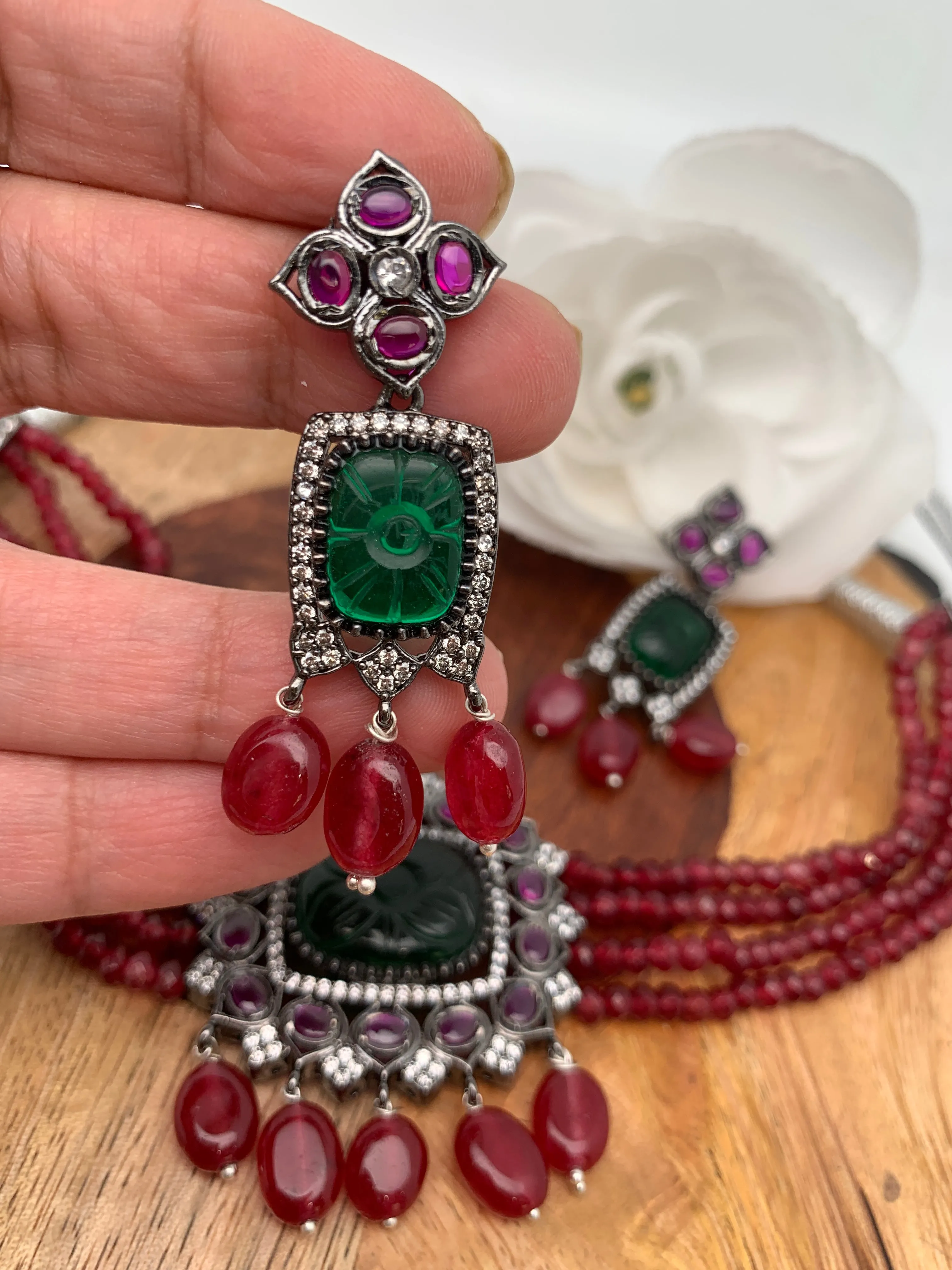 Green Stone AD Victorian Polish Pendent Red Onyx Beads Choker