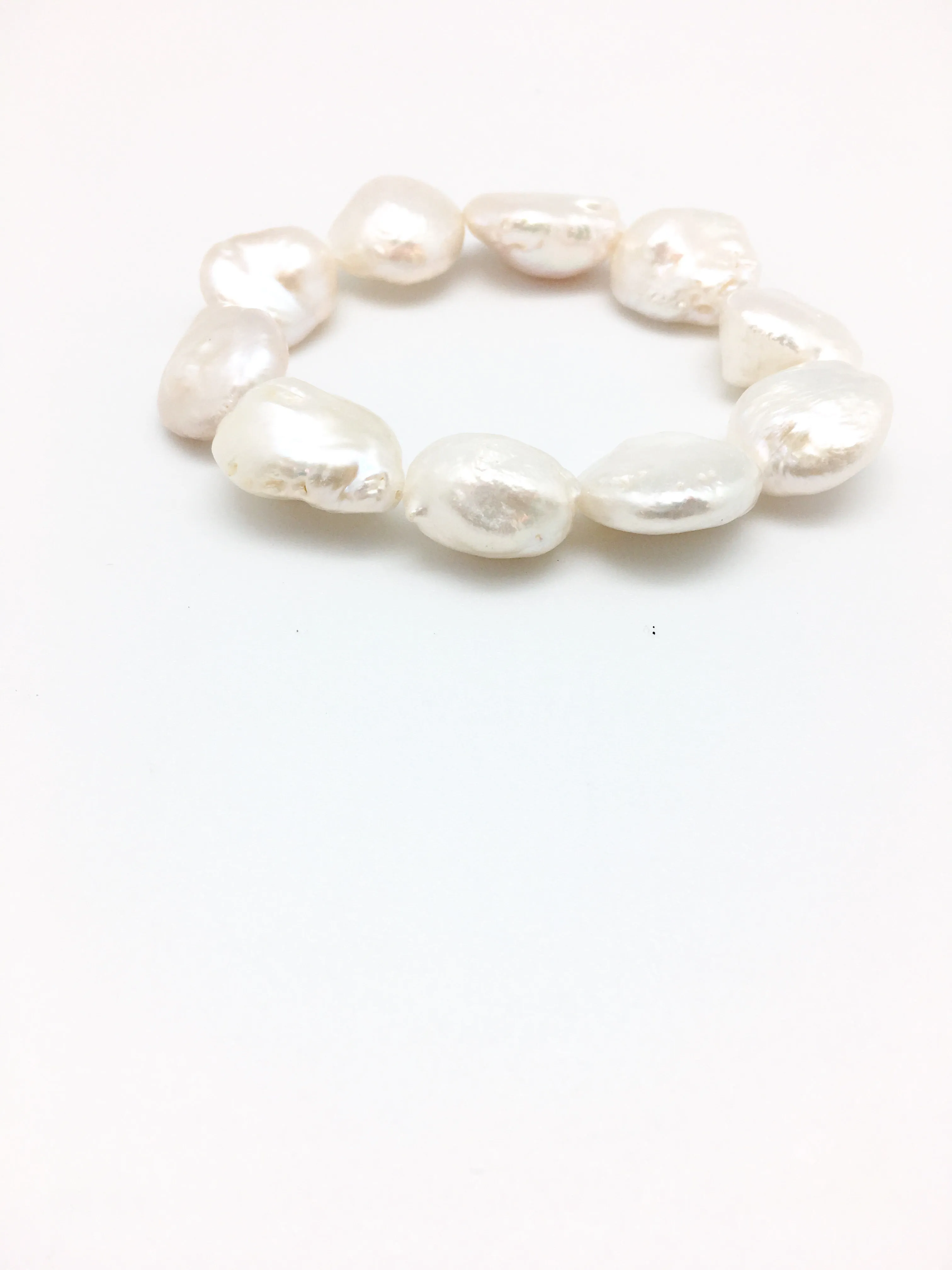 Iris bracelet- white coin pearl