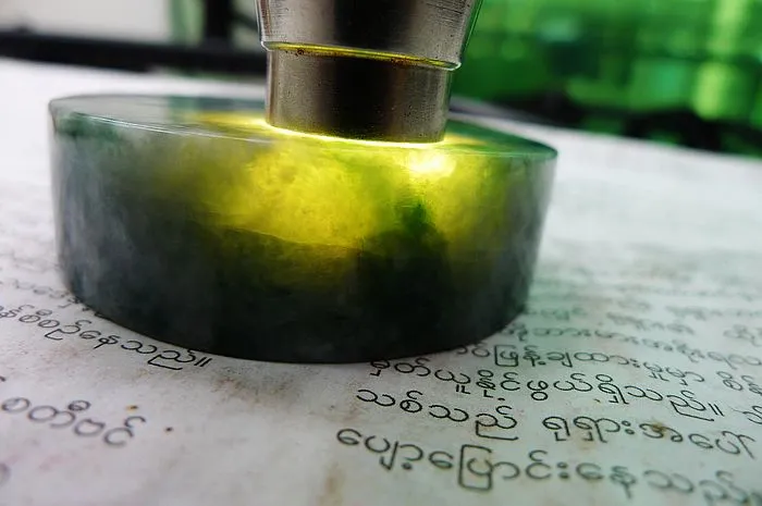 Natural Jade Rough Jadeite Raw (133g,5.5X1.7cm)