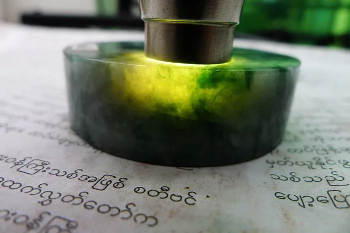 Natural Jade Rough Jadeite Raw (133g,5.5X1.7cm)