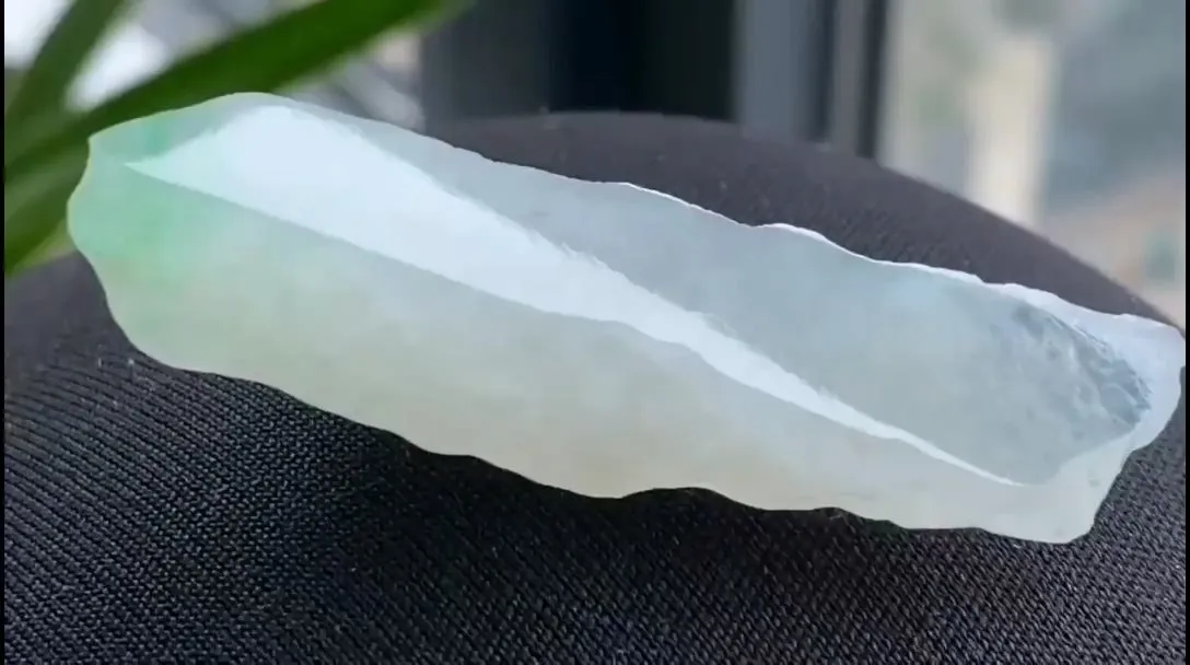 Natural Jade Rough Jadeite Raw (20g,54X14X12mm)-A6407