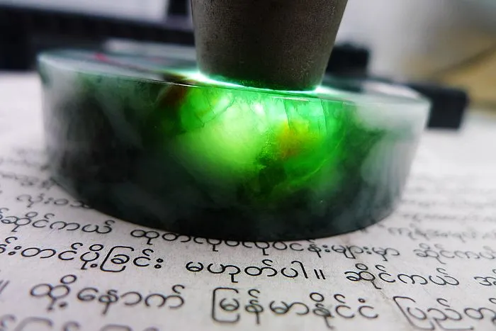 Natural Jade Rough Jadeite Raw (212g,6.9X1.65cm)