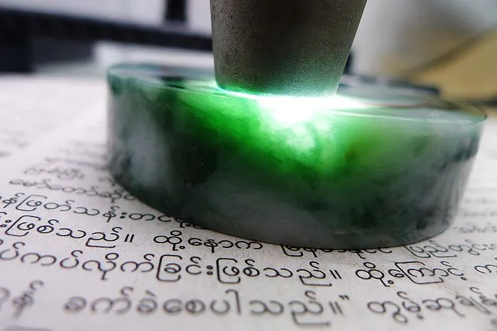 Natural Jade Rough Jadeite Raw (212g,6.9X1.65cm)