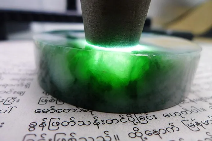Natural Jade Rough Jadeite Raw (212g,6.9X1.65cm)