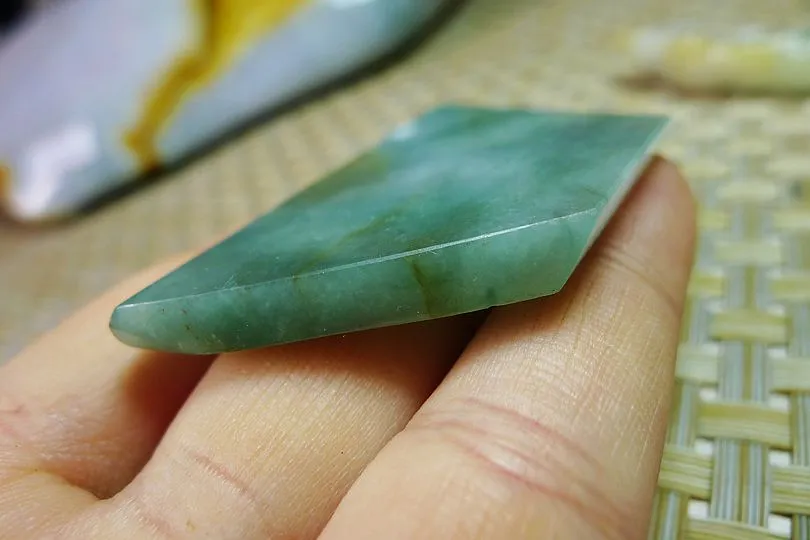 Natural Jade Rough Jadeite Raw (22.6g,6X3X0.4cm)