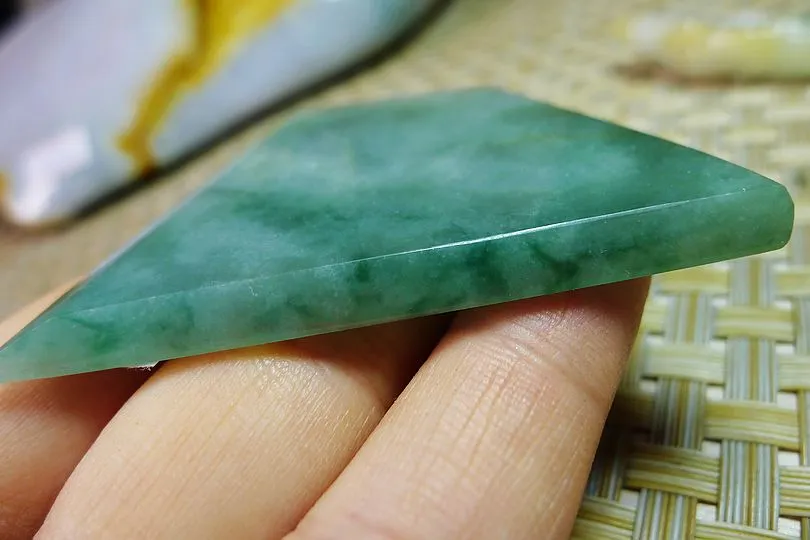 Natural Jade Rough Jadeite Raw (22.6g,6X3X0.4cm)