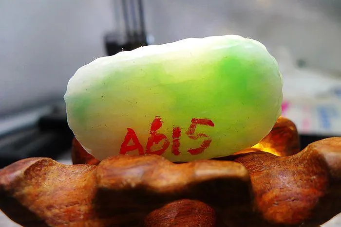 Natural Jade Rough Jadeite Raw (23g,3.8X2.2X1.1cm)