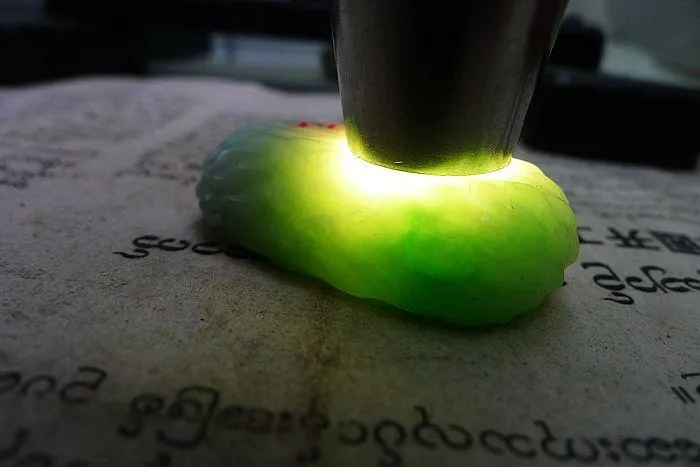 Natural Jade Rough Jadeite Raw (23g,3.8X2.2X1.1cm)