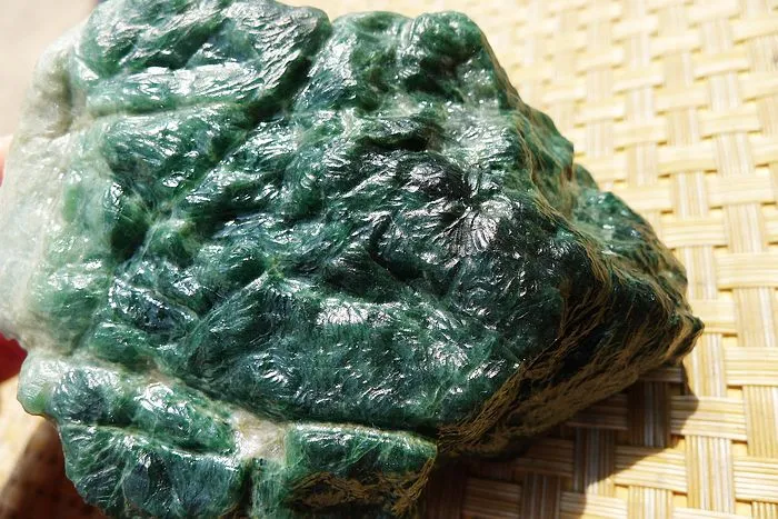 Natural Jade Rough Jadeite Raw (277g,8.4X6X3.1cm)