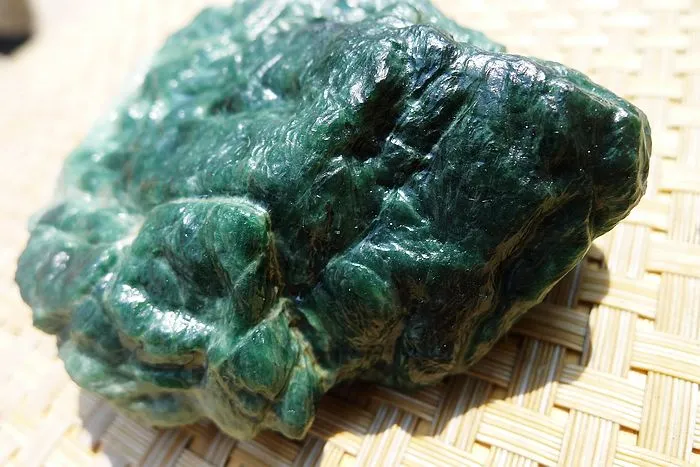 Natural Jade Rough Jadeite Raw (277g,8.4X6X3.1cm)