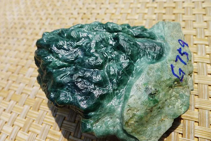 Natural Jade Rough Jadeite Raw (277g,8.4X6X3.1cm)