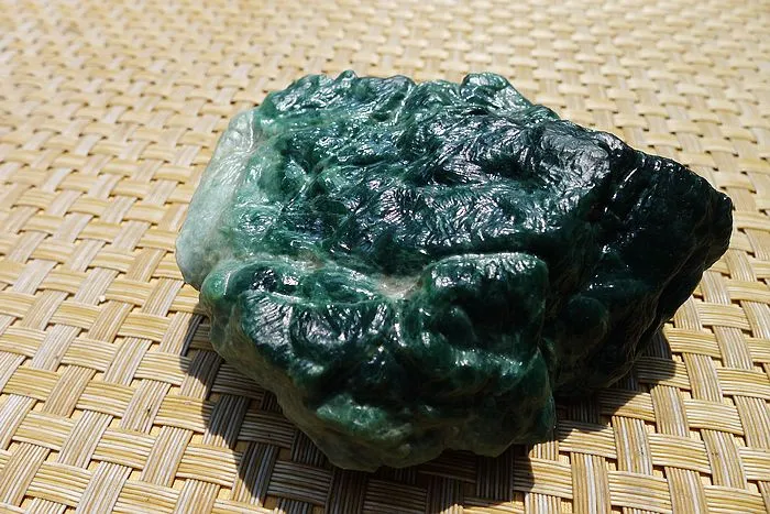 Natural Jade Rough Jadeite Raw (277g,8.4X6X3.1cm)