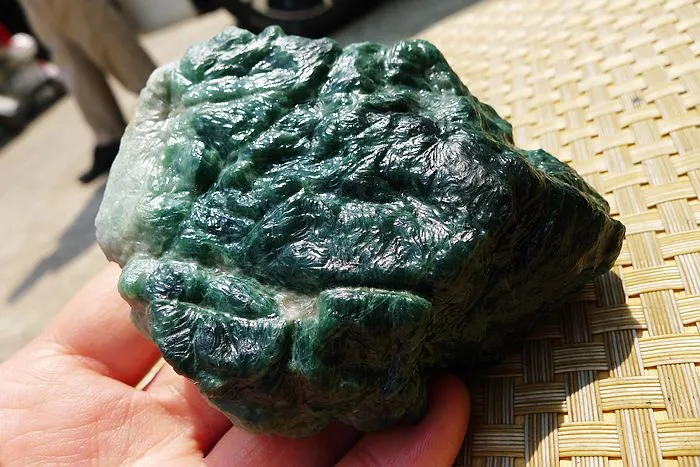 Natural Jade Rough Jadeite Raw (277g,8.4X6X3.1cm)
