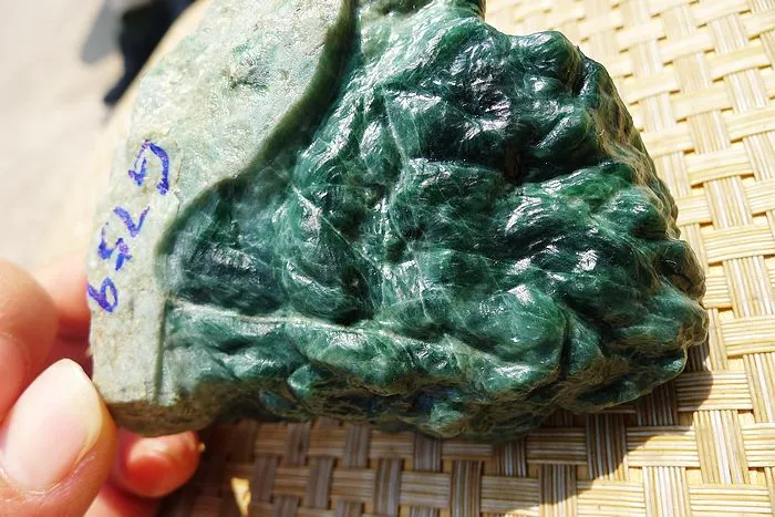 Natural Jade Rough Jadeite Raw (277g,8.4X6X3.1cm)