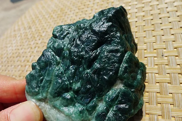 Natural Jade Rough Jadeite Raw (277g,8.4X6X3.1cm)