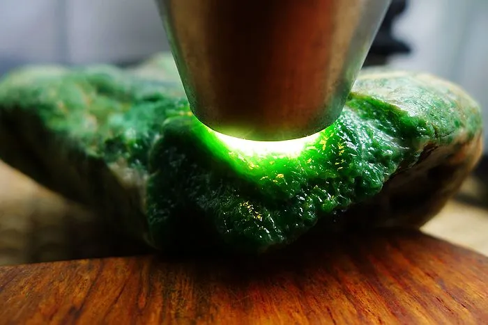 Natural Jade Rough Jadeite Raw (568g,10X8.5X5cm)