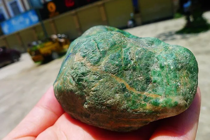 Natural Jade Rough Jadeite Raw (568g,10X8.5X5cm)