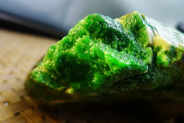 Natural Jade Rough Jadeite Raw (568g,10X8.5X5cm)
