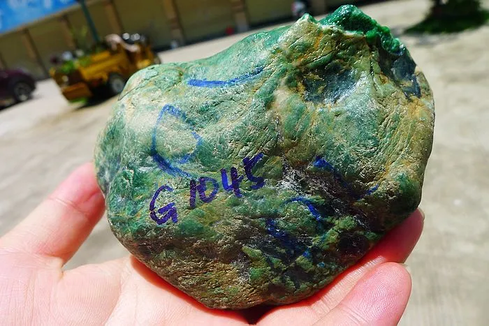 Natural Jade Rough Jadeite Raw (568g,10X8.5X5cm)