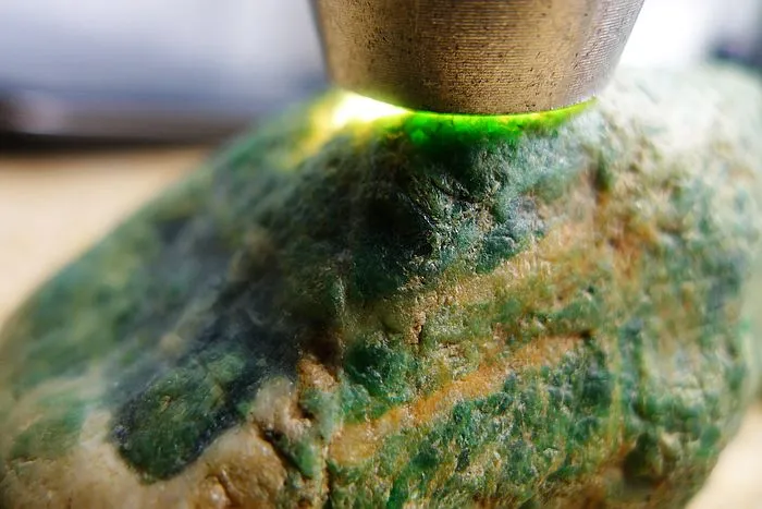 Natural Jade Rough Jadeite Raw (568g,10X8.5X5cm)