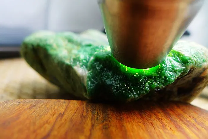 Natural Jade Rough Jadeite Raw (568g,10X8.5X5cm)