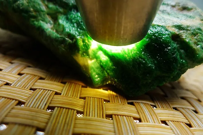 Natural Jade Rough Jadeite Raw (568g,10X8.5X5cm)