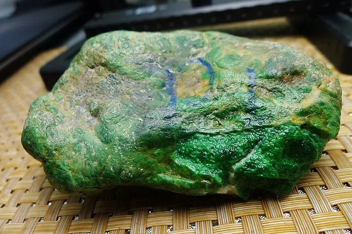 Natural Jade Rough Jadeite Raw (568g,10X8.5X5cm)