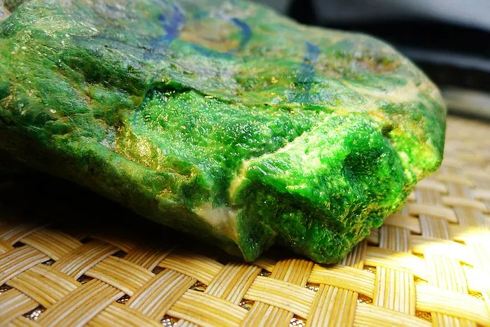 Natural Jade Rough Jadeite Raw (568g,10X8.5X5cm)