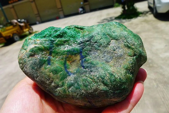 Natural Jade Rough Jadeite Raw (568g,10X8.5X5cm)