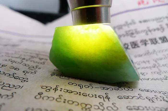 Natural Jade Rough Jadeite Raw (63g,3.9X3.6X2.3cm)