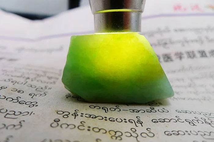Natural Jade Rough Jadeite Raw (63g,3.9X3.6X2.3cm)