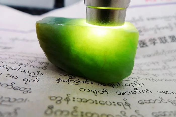 Natural Jade Rough Jadeite Raw (63g,3.9X3.6X2.3cm)