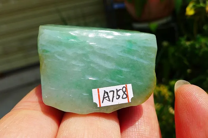 Natural Jade Rough Jadeite Raw (63g,3.9X3.6X2.3cm)