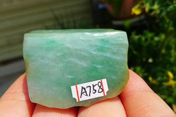 Natural Jade Rough Jadeite Raw (63g,3.9X3.6X2.3cm)