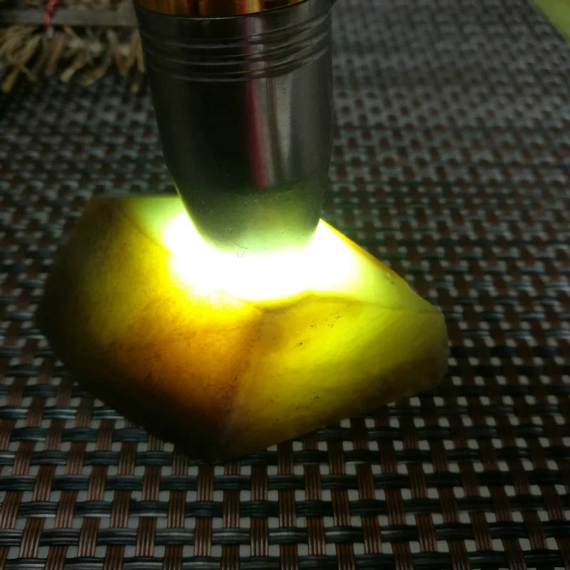 Natural Kunlun Jade Rough Nephrite Raw (116g, 6.5X4.5X2.8cm)