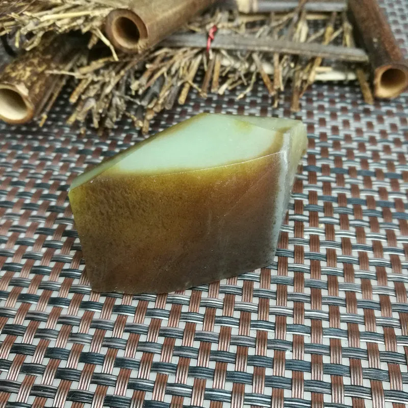 Natural Kunlun Jade Rough Nephrite Raw (116g, 6.5X4.5X2.8cm)