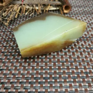 Natural Kunlun Jade Rough Nephrite Raw (116g, 6.5X4.5X2.8cm)
