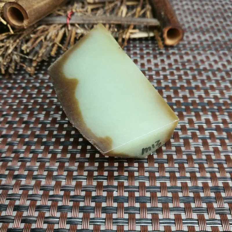 Natural Kunlun Jade Rough Nephrite Raw (116g, 6.5X4.5X2.8cm)