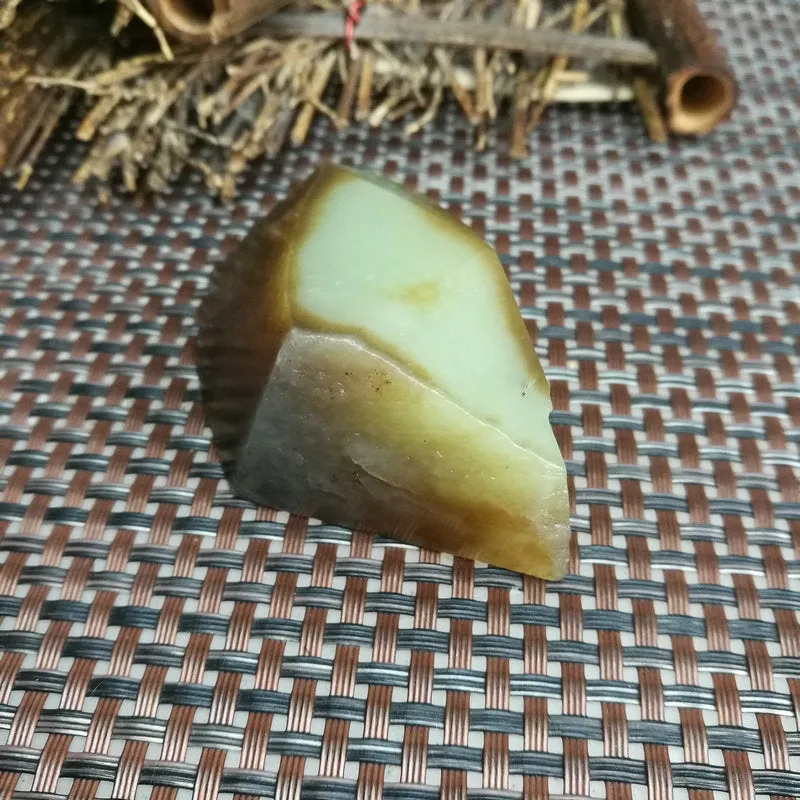 Natural Kunlun Jade Rough Nephrite Raw (116g, 6.5X4.5X2.8cm)
