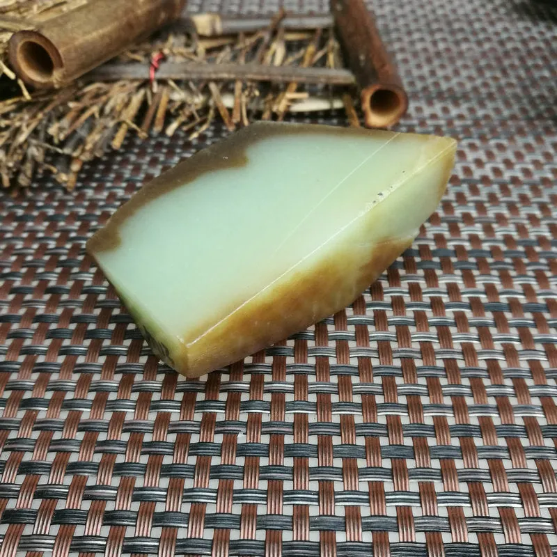 Natural Kunlun Jade Rough Nephrite Raw (116g, 6.5X4.5X2.8cm)