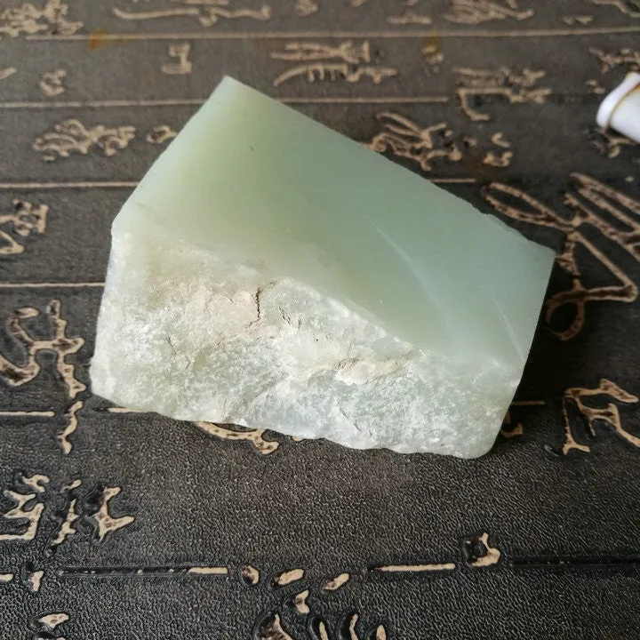 Natural Kunlun Jade Rough Nephrite Raw (159g, 6.5X4X1.8cm)